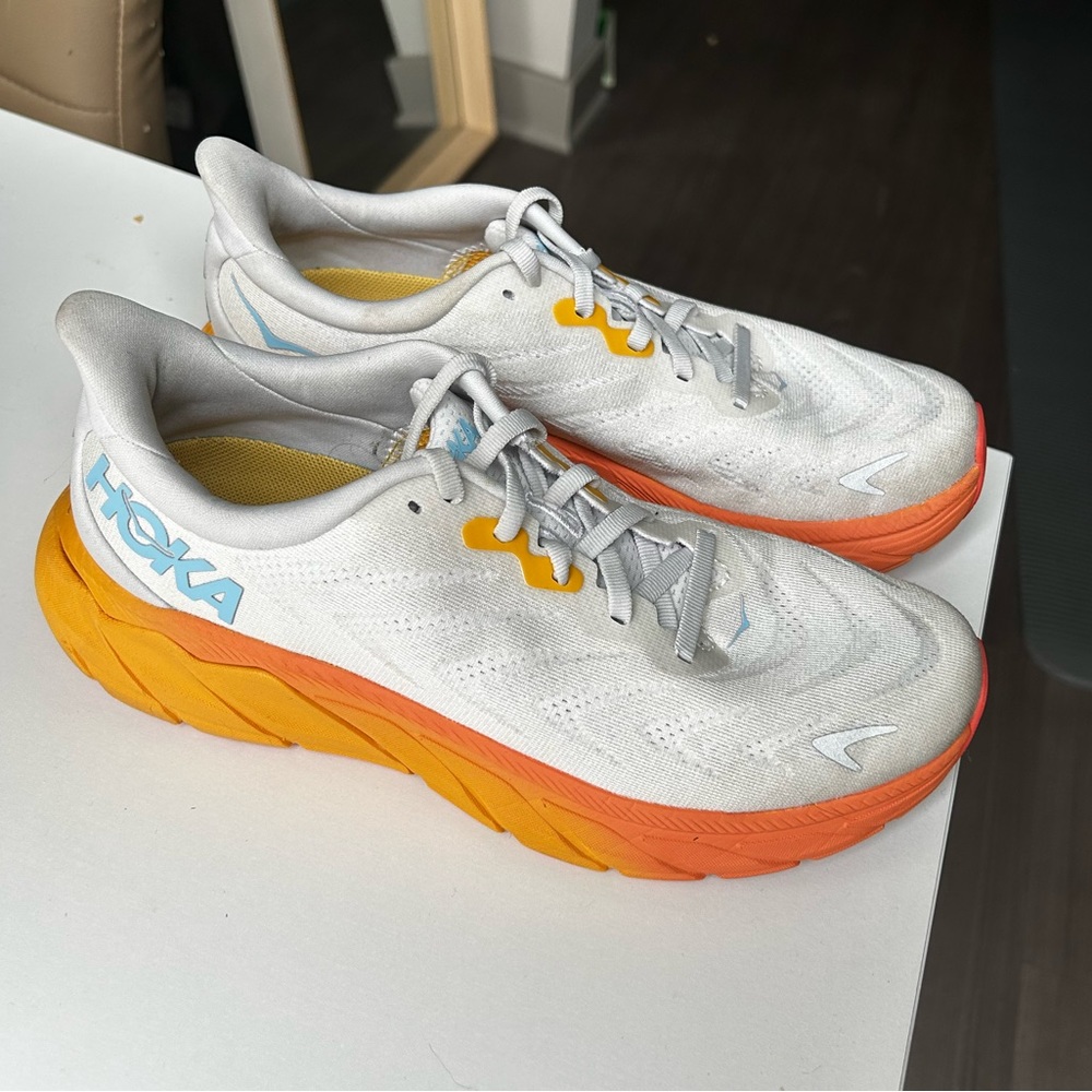 Hoka Arahi 6 Running Shoes Size 7.5